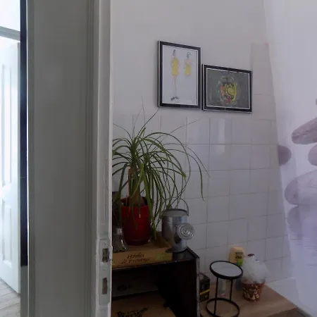 Cosy In A Historic Homestay Lisbon