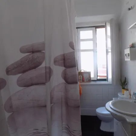 Homestay Cosy In A Historic Lisbon